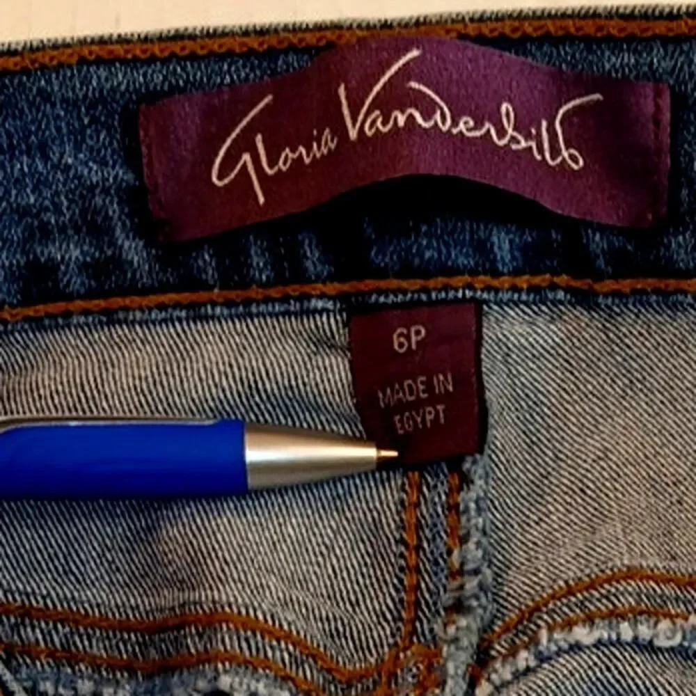 Gloria Vanderbilt 'Amanda' Womens Bootcut Blue Jeans - Size 6 Petite